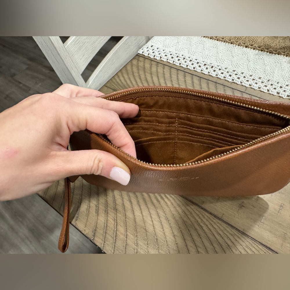 Coach Womens Brown Crossgrain Leather Wristlet REPOST - Picture 2 of 3